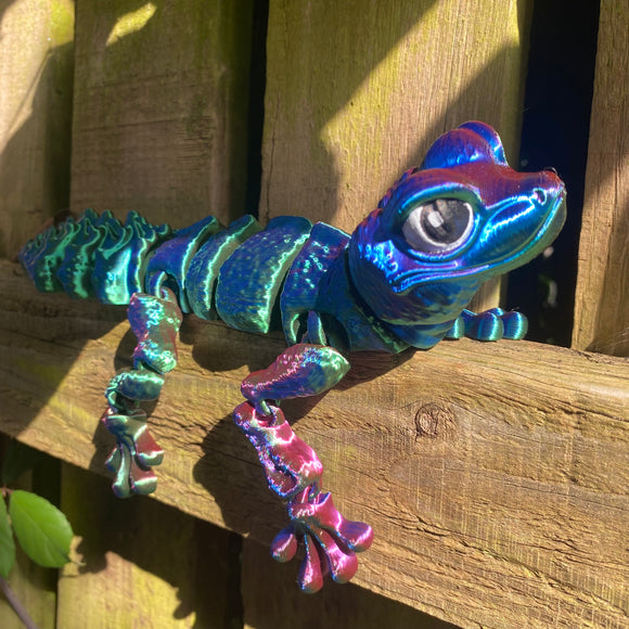 3D printed articulated large gecko reptile in dark rainbow colourway Pilola